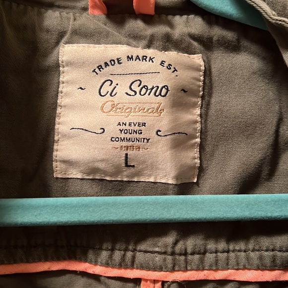 Olive colored light cargo jacket - Picture 2 of 5